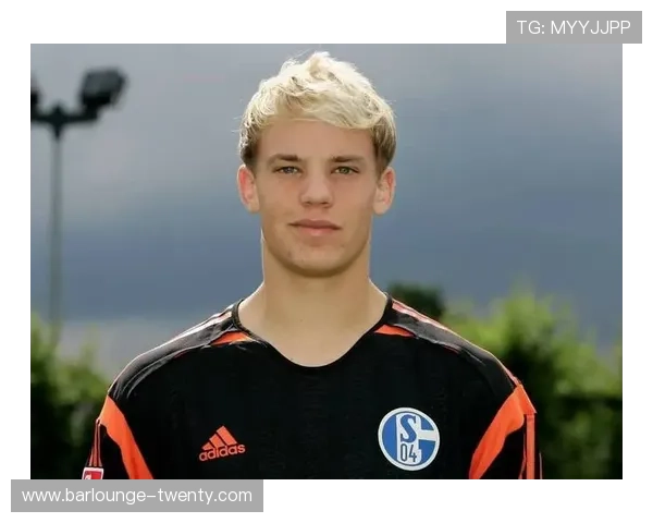 诺伊尔职业生涯高光时刻回顾：巅峰表现与关键扑救