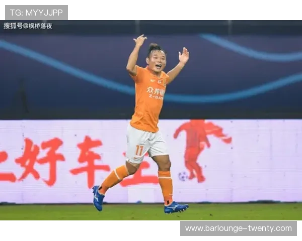 巴恩斯利用突破拉开空间，提升球队关键时刻得分效率